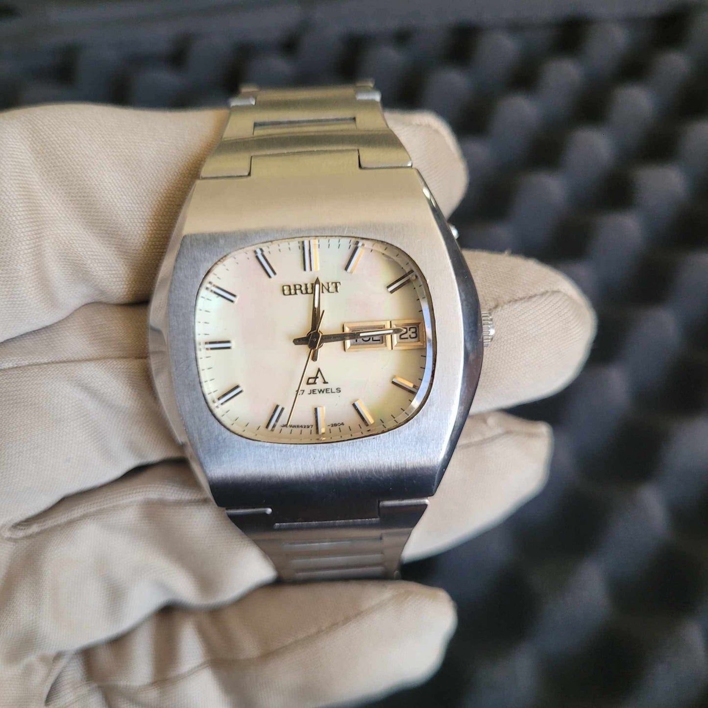 <ORIENT> Vintage 70's Automatic Watch 27 Jewels w/ White Mother of Pearl Dial
