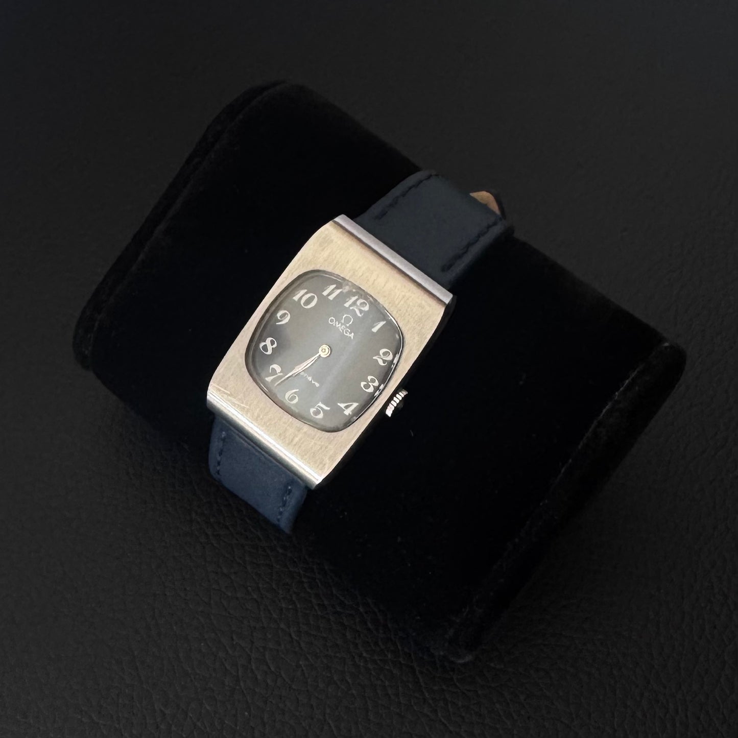 OMEGA GENÈVE Blue Tiger Eye Dial