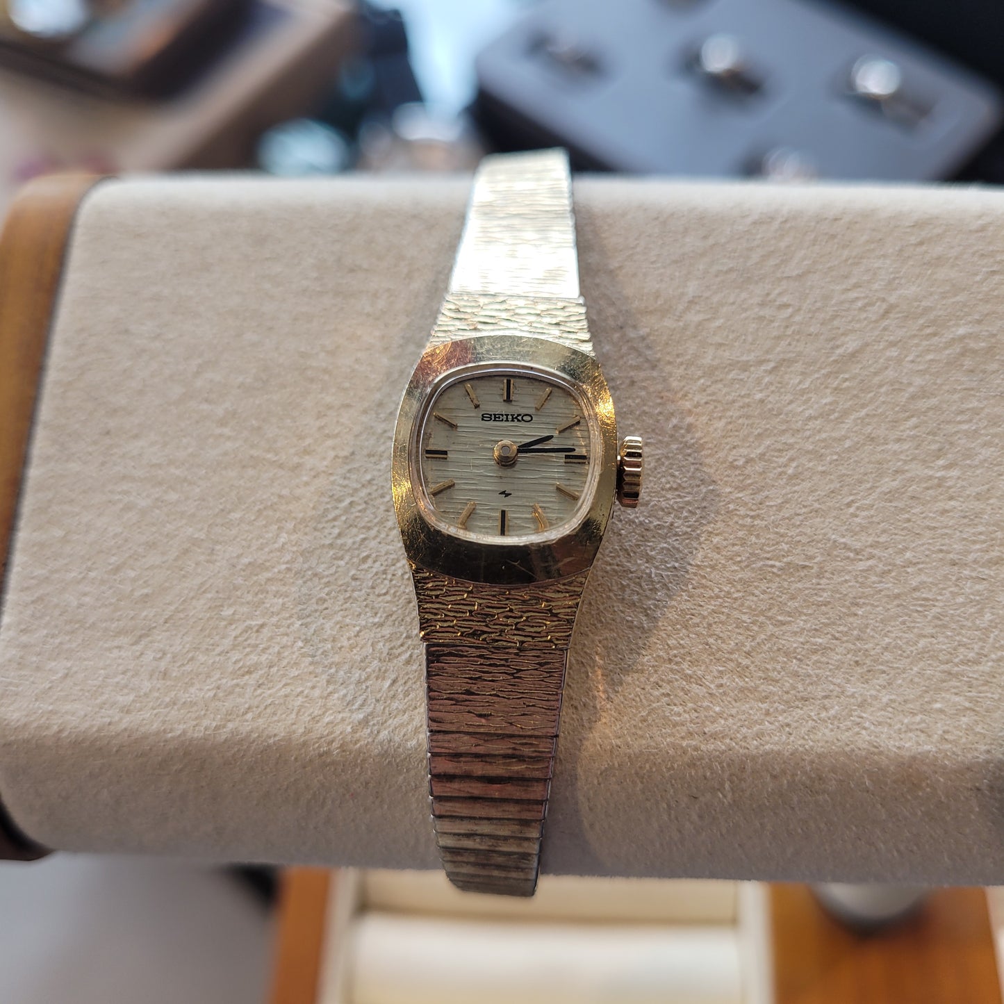 SEIKO manual-wind Watch