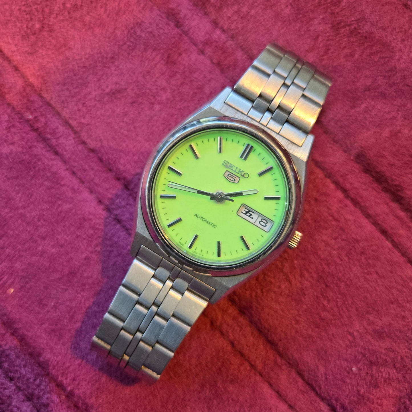 <SEIKO> 5 LUME GLOW-IN-THE-DARK Automatic