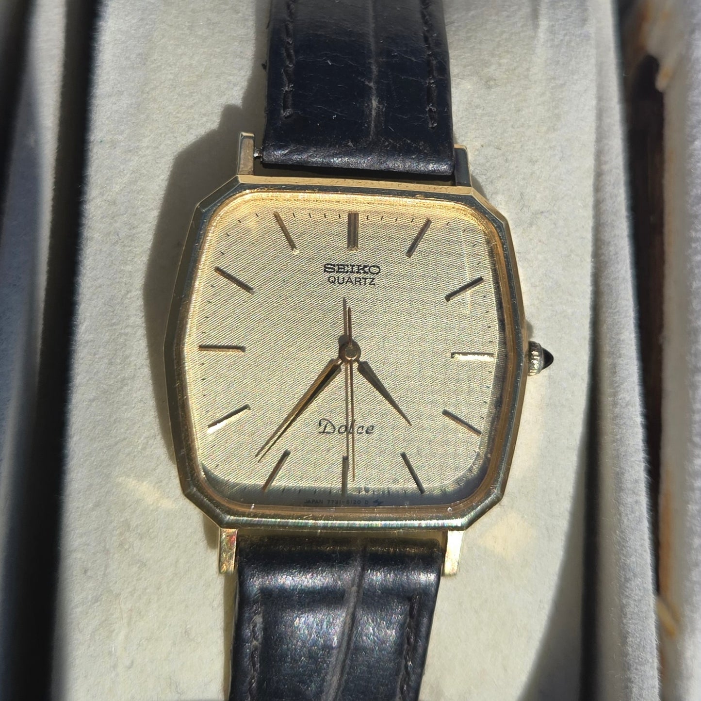<SEIKO> Dolce quartz watch