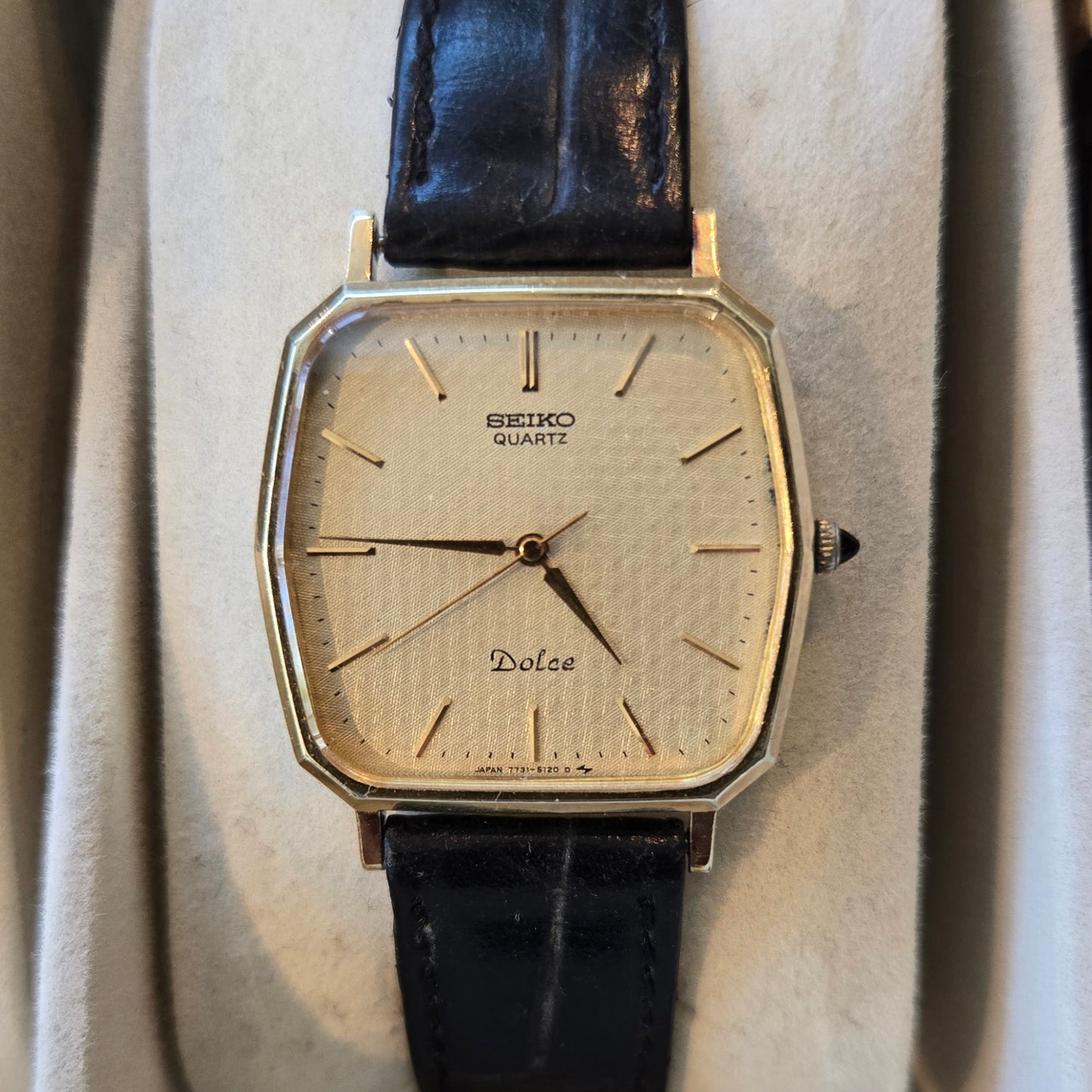 <SEIKO> Dolce quartz watch