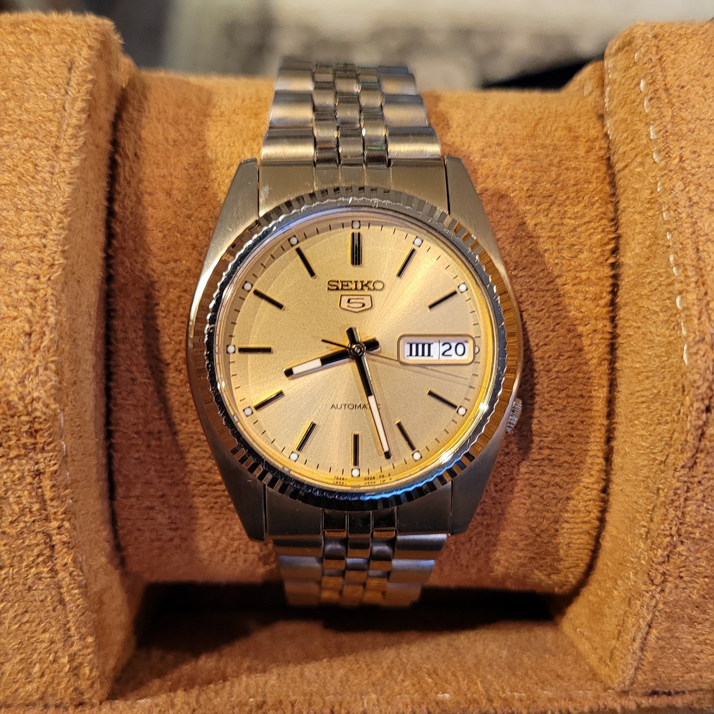 SEIKO 5 DAY-DATE w/ Fluted Bezel & Jubilee s.921596