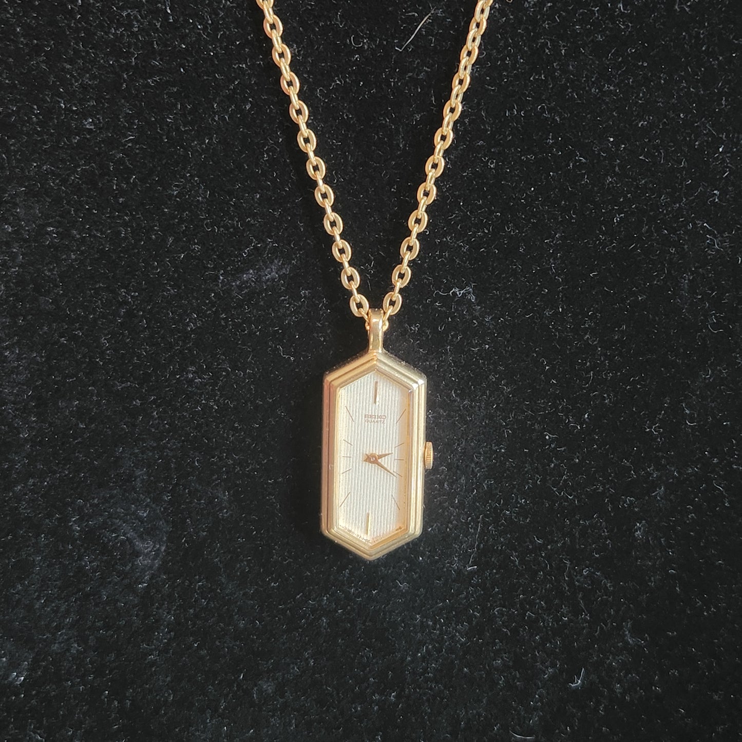 SEIKO QUARTZ NECKLACE GOLD
