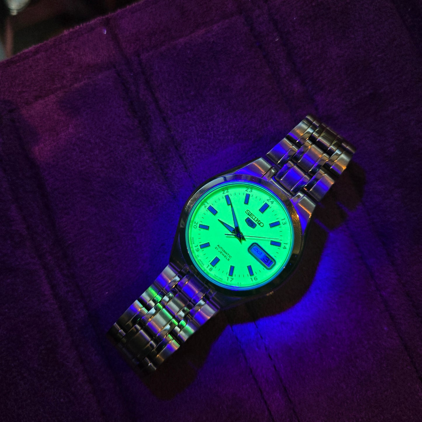 <SEIKO> 5 LUME GLOW-IN-THE-DARK Automatic