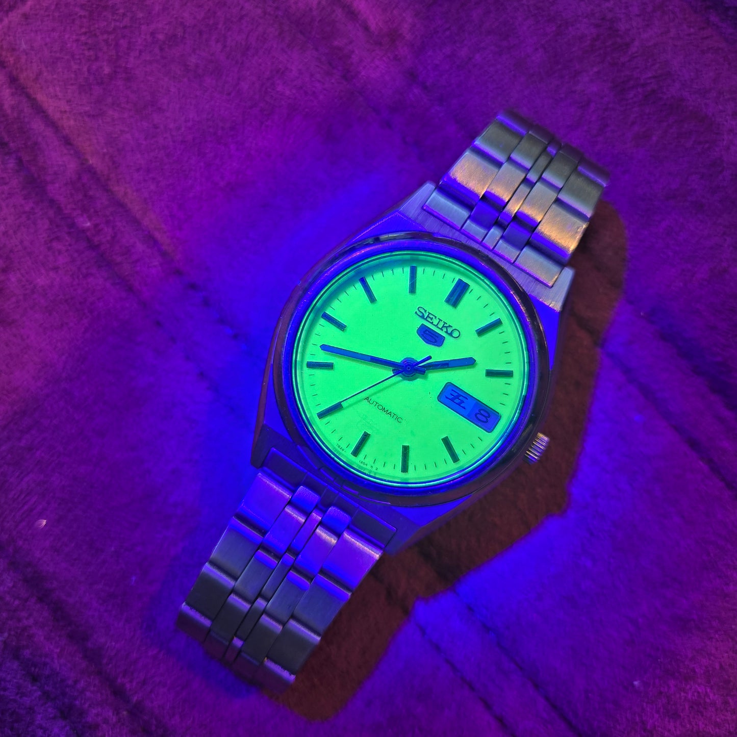 <SEIKO> 5 LUME GLOW-IN-THE-DARK Automatic