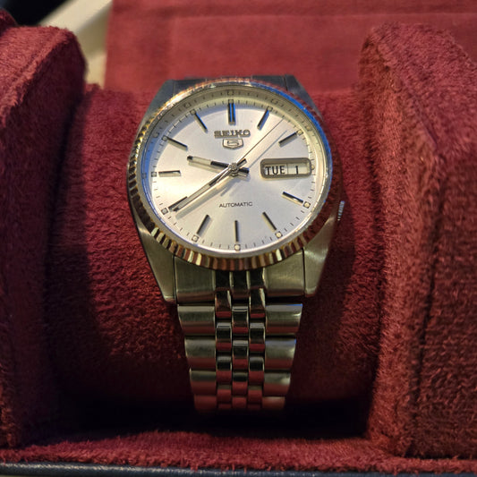<SEIKO> 5 DAY-DATE w/ Fluted Bezel & Jubilee s.950371