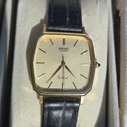 <SEIKO> Dolce quartz watch