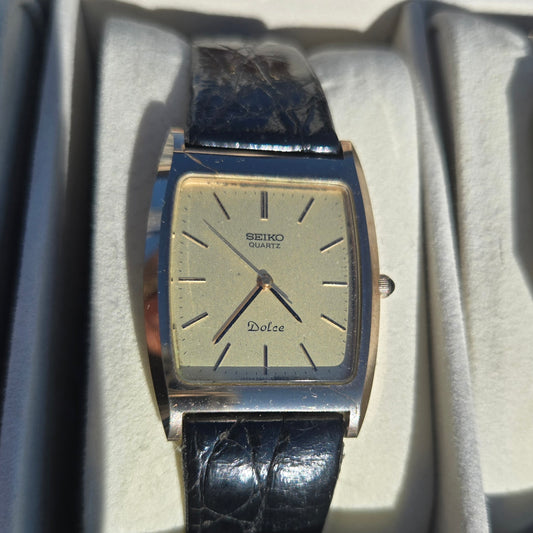 <SEIKO> Dolce quartz watch