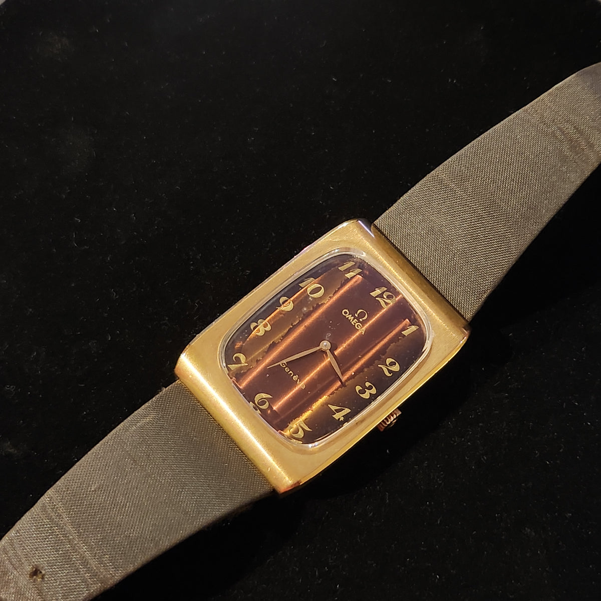 OMEGA GENEVE TIGER EYE w/ Box