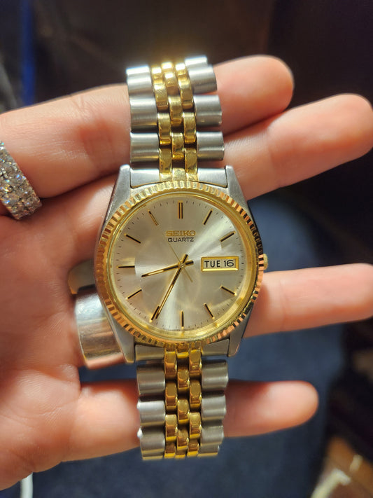 <SEIKO> QUARTZ "Day-Date" w/ Fluted Bezel & Jubilee Bracelet #920060